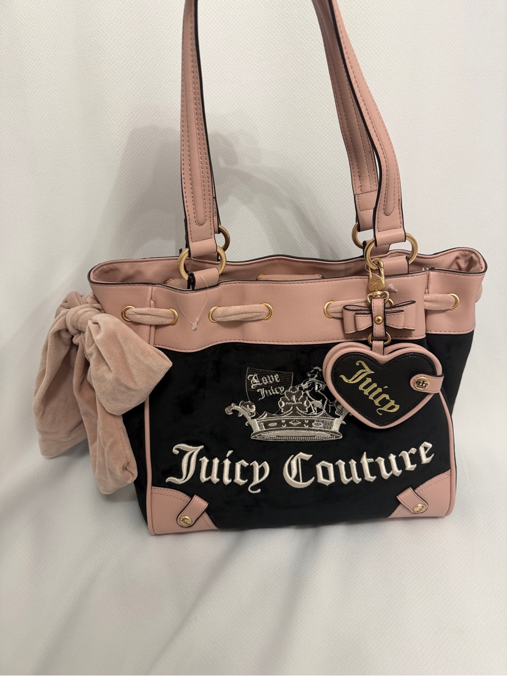 💕Juicy Couture Daydreamer Black and Pink Signature Heart Charm